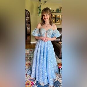 Sherri Hill 56073 Light Blue Lace Dress with Detached Puff Sleeves Size 4 EUC